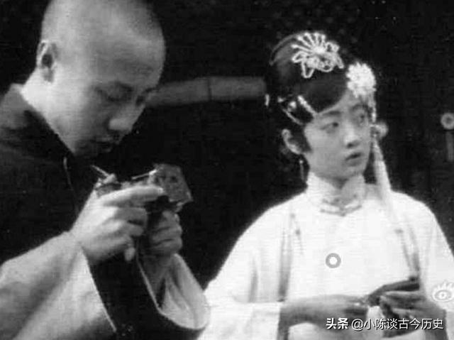 阿嬤拿祖傳金釵做鑑定，專家看到金釵上的字猛抬頭，急問：您父親是？