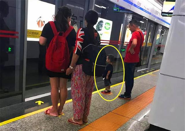 以身作則！爸爸「帶5歲女兒搭捷運」教養引熱議　小舉動被網友讚翻：「最高級的炫富」