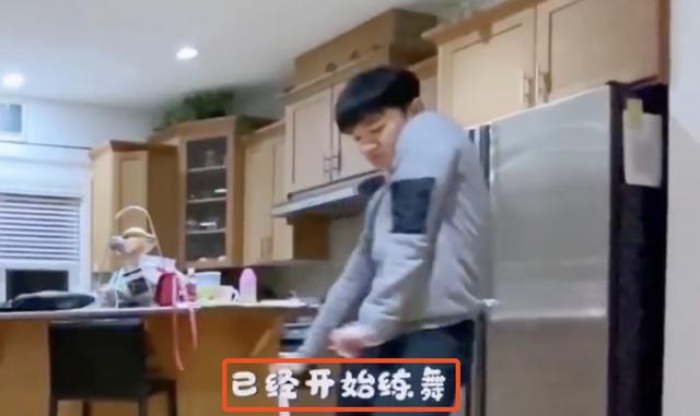 王祖藍曬1歲女兒「跟節拍扭腰」舞姿萌翻天　「爸媽前後夾攻跳舞」全家好開心