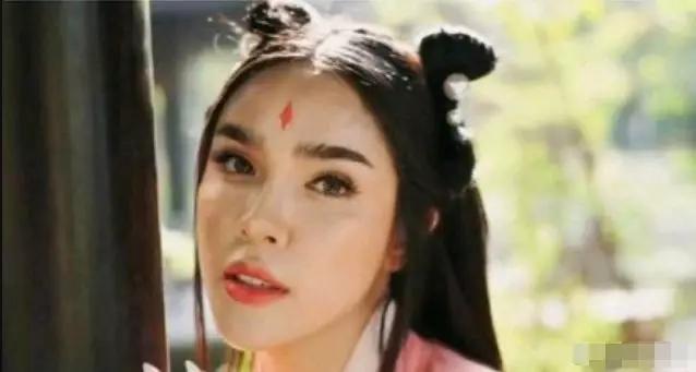 越南翻拍太毀劇！小龍女鼻孔外翻，紫薇彈琴變「宮廷蹦迪 」    容嬤嬤反成全劇最美