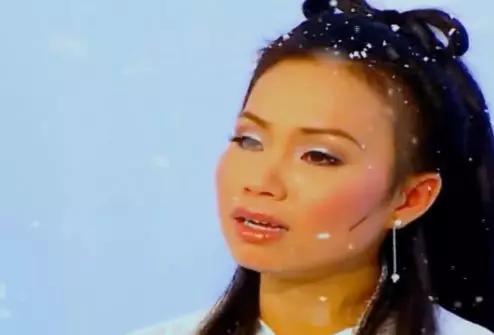 越南翻拍太毀劇！小龍女鼻孔外翻，紫薇彈琴變「宮廷蹦迪 」    容嬤嬤反成全劇最美