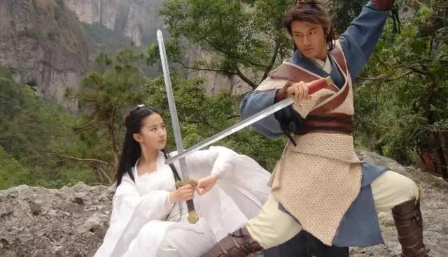 越南翻拍太毀劇！小龍女鼻孔外翻，紫薇彈琴變「宮廷蹦迪 」    容嬤嬤反成全劇最美