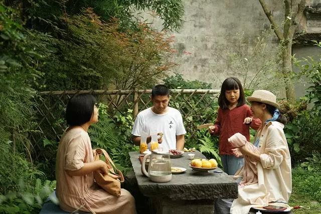 有你在就好！都市夫妻「辭去15年工作」到鄉下開民宿　過田園生活「與友人院裡喝茶聊天」日常即是幸福