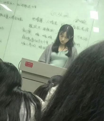 爸爸姓「母」, 女兒上學第一天「就被老師送回來」, 孩子回家哭著要改名