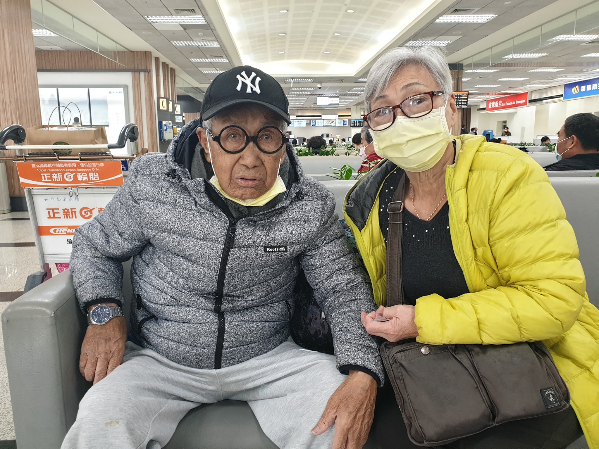 87歲脫線「患肺炎住院1個月」危及到差點插管　「險去找豬哥亮」淚謝結褵65年老伴照顧