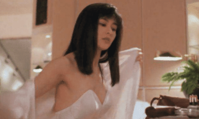 一眼誤終身！關之琳巔峰期「泳衣照」曝光，火辣身材讓人看直了眼    網友：看100遍都不夠