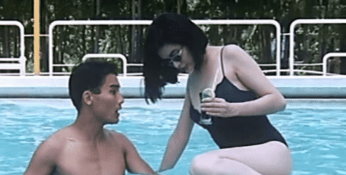 一眼誤終身！關之琳巔峰期「泳衣照」曝光，火辣身材讓人看直了眼    網友：看100遍都不夠