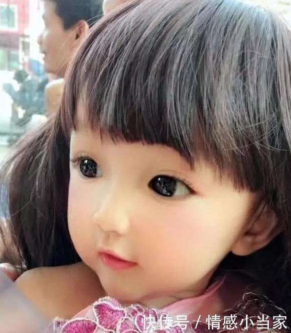 女孩太漂亮被質疑是假人！媽媽曬出家庭照片力證是親生　網友服氣了：媽媽更像假人 
