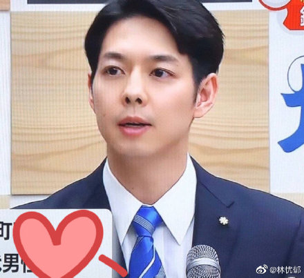 北海道知事「戴口罩宣布進入緊急狀態」！露半臉迷倒全國「一摘下帥氣不減」被狂讚：根本日劇男主角