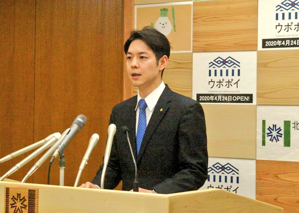 北海道知事「戴口罩宣布進入緊急狀態」！露半臉迷倒全國「一摘下帥氣不減」被狂讚：根本日劇男主角