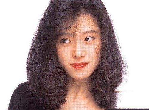 墜落人間的「一代歌姬」！她是《倩女幽魂》中小倩原型，癡情為渣男終被棄，用低沉「御姐嗓」唱盡情愁苦短