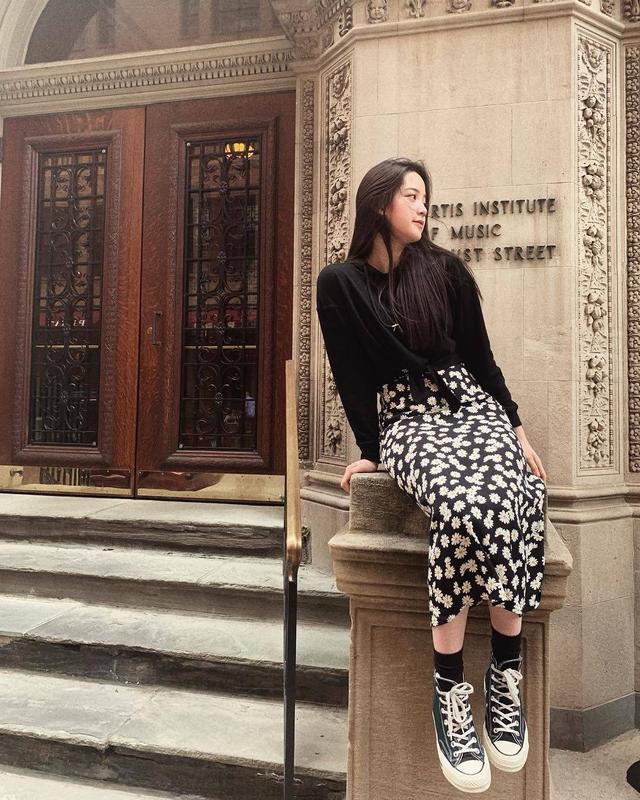 小仙女的最愛！歐陽娜娜帶火了「便利包」，小巧玲瓏超可愛，粉絲：帶貨小公主