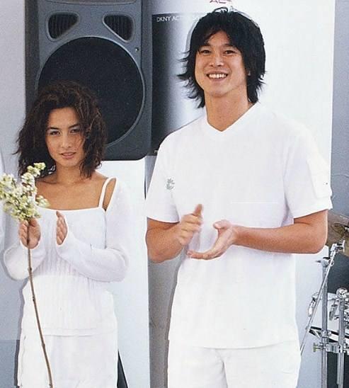 何超儀與老公同遊巴黎「俐落短髮大長腿」卻像小鳥依人 名模夫「黑長髮配墨鏡」氣場強大超登對