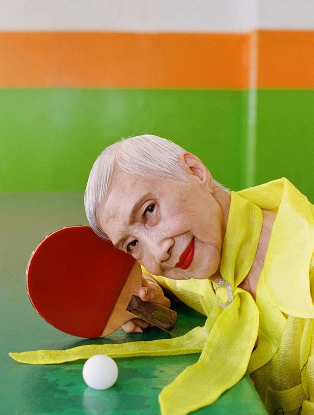 做一生家庭主婦「89歲丈夫離去」轉念：為自己活　「93歲出道當模特兒」爆紅：我想永遠當少女