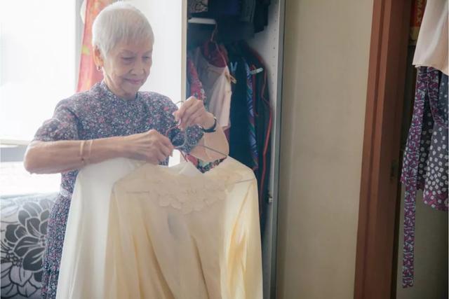 做一生家庭主婦「89歲丈夫離去」轉念：為自己活　「93歲出道當模特兒」爆紅：我想永遠當少女