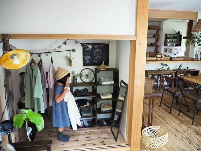 遠離塵囂！小夫妻辭工作「帶兒女返鄉」展開田園生活　孩子跟爺爺下田耕作「家住父母隔壁」徜徉大自然