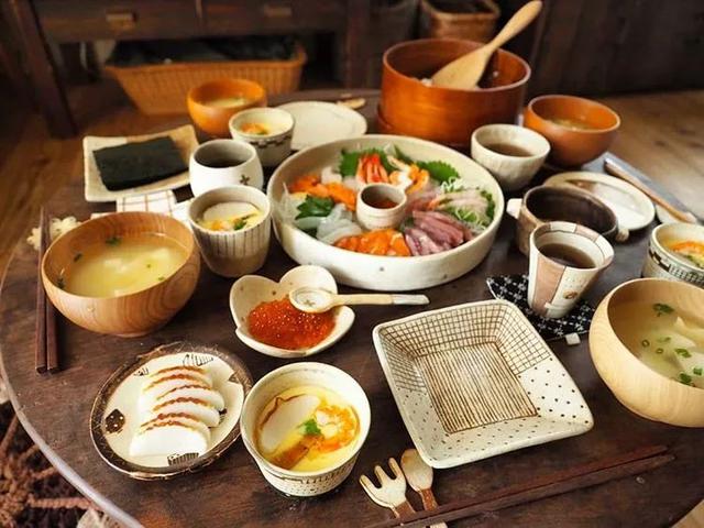 遠離塵囂！小夫妻辭工作「帶兒女返鄉」展開田園生活　孩子跟爺爺下田耕作「家住父母隔壁」徜徉大自然