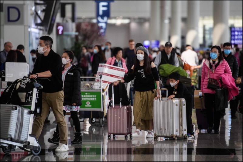 默默無聞的英雄！26間台灣企業「聯合完成口罩產線」　全力護台「暫時不問利益競爭」網讚：好溫暖的國家