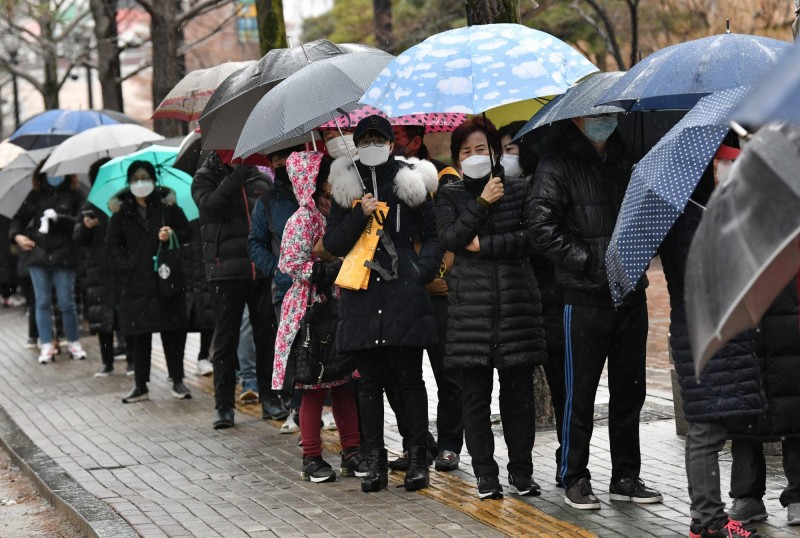 默默無聞的英雄！26間台灣企業「聯合完成口罩產線」　全力護台「暫時不問利益競爭」網讚：好溫暖的國家