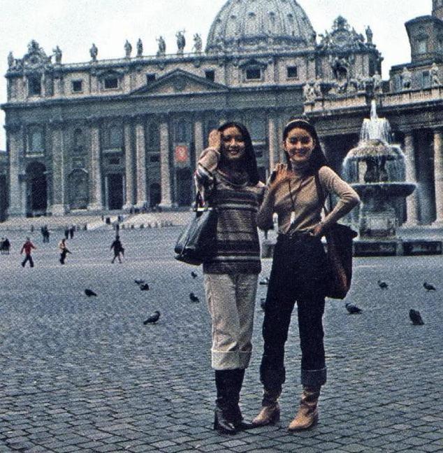 兩大女神同框！林青霞胡因夢曝「42年前出遊舊照」　20歲出頭「滿滿青澀少女感」穿搭至今仍時尚