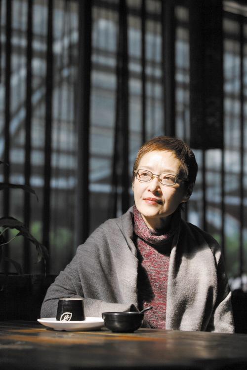 兩大女神同框！林青霞胡因夢曝「42年前出遊舊照」　20歲出頭「滿滿青澀少女感」穿搭至今仍時尚