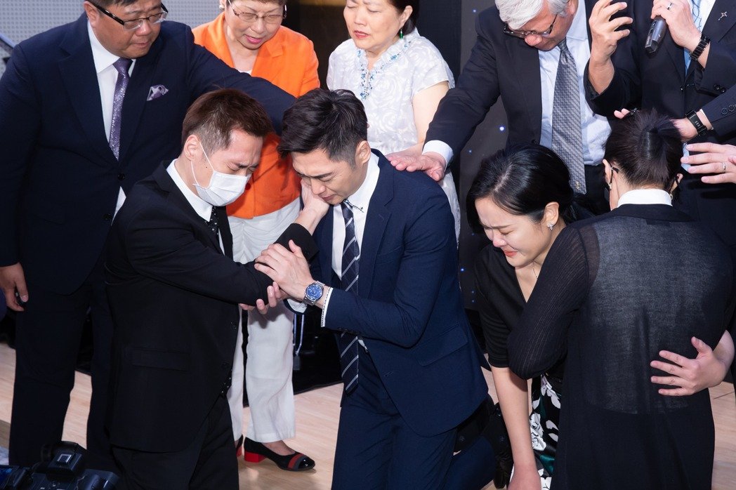 撒5千萬！宋逸民「升格為牧師」花光積蓄立教會　老婆曝「瞬間完全沒收入」：心裡很掙扎