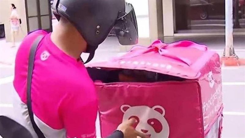 管理員不在！外送員「默默爬了17樓」送餐點　看到顧客「愧疚狂道歉」暖心結局被狂讚：真的太敬業！