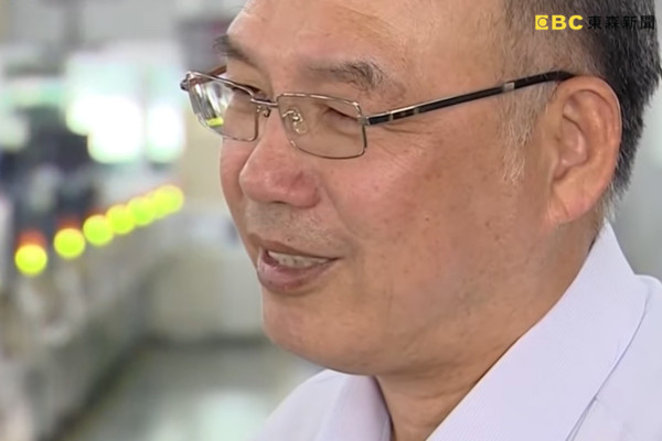 終於完成任務！菁英工程師「1個月組裝60機具」日產千萬片　換算成薪水「百萬跑不掉」公會笑：無償幫忙