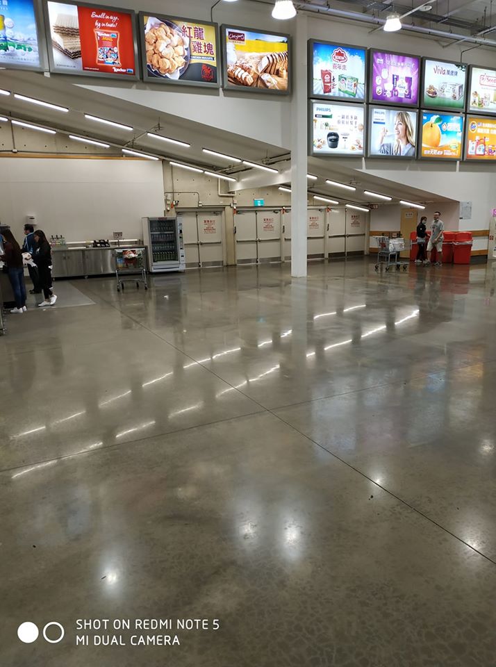 防止群聚感染！好市多「撤掉內用餐飲區」　顧客狂曬「各分店空曠景象」點頭大推：支持防疫升級