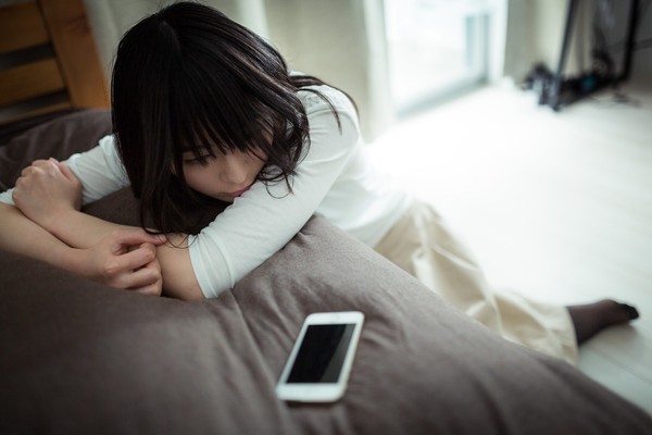 女兒剛開學被笑窮！清潔員單親媽淚崩：「我真的很努力了」　苦嘆「沒辦法申請補助」只能兼差2份工作　