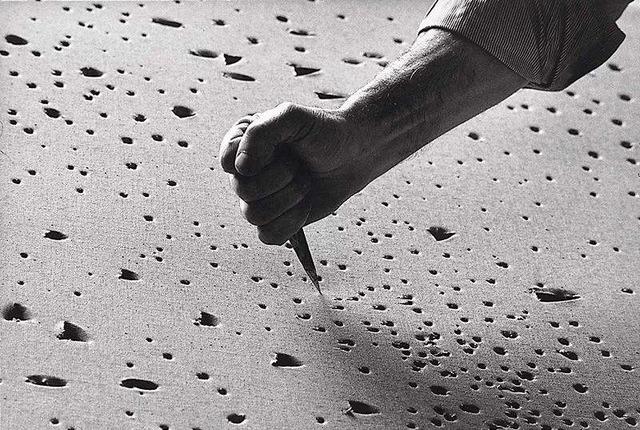 一刀封神!他在油布上「任意劃了一下」就賣出9億 網友「看不懂」專家放大10倍:你往縫隙裡看