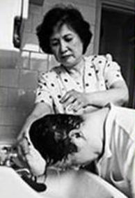 98歲秦怡懸崖上被逼婚「丈夫每天喝完動手」二婚重蹈覆轍 全家病倒「40年送走11親人」只剩親姊相伴