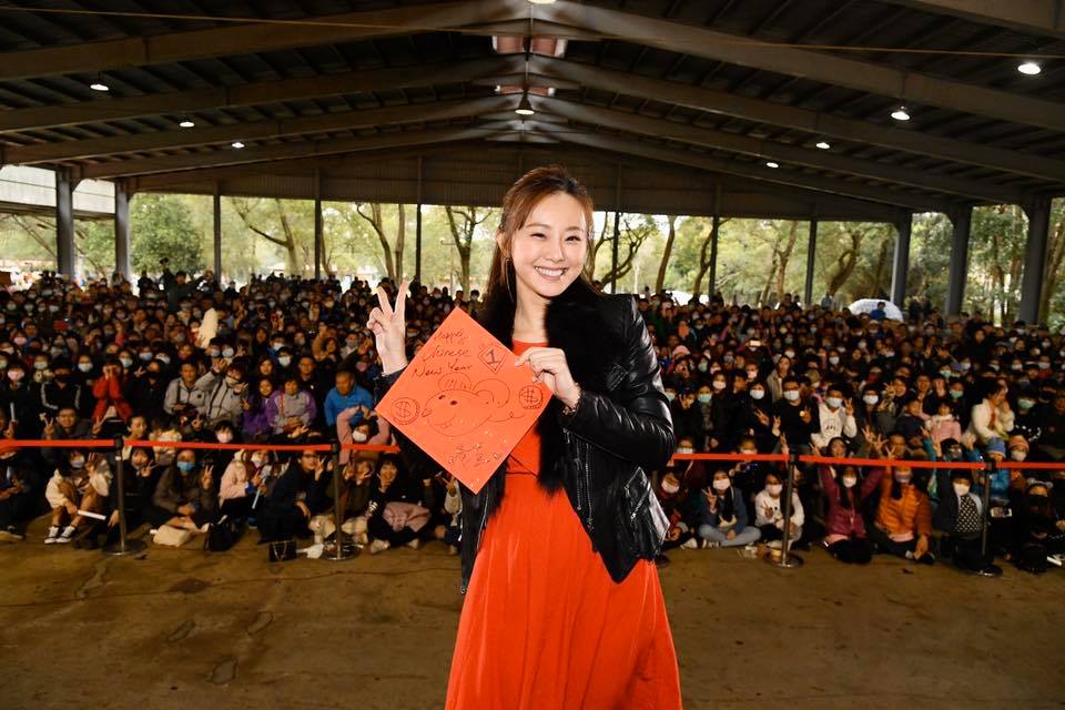 自爆有過婚姻！37歲八點檔女星「2兒已念小學」曬母子合照　與前夫關係好「過年回前婆家團聚」：我很幸福　