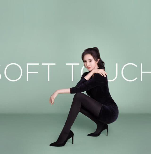 楊冪新片太誘惑!「穿緊身包臀裙」凹凸有致身材火辣「黑絲襪再現逆天美腿」超養眼