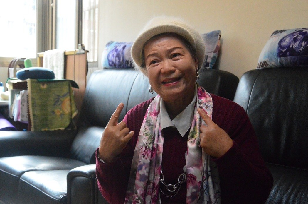 苦盡甘來！70歲老婦痛失丈夫「又患重症」孝子剃頭相伴　挺母開心玩「不必留遺產」賣2千萬房環遊世界