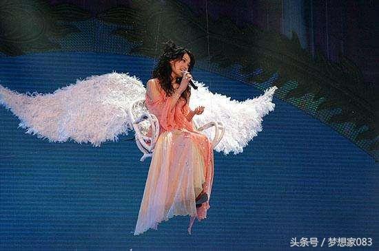 她因長得醜一出道就被解約,與陳奕迅齊名卻「緋聞纏身」,叱吒歌壇20年回歸初心:女人要學會減法!