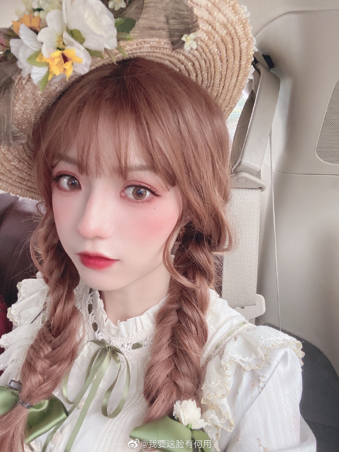 百萬粉絲美妝網紅「靠換頭級化妝技巧」爆紅！一卸掉妝容「秒變身短髮女漢子」眾人看傻：這是同個人？