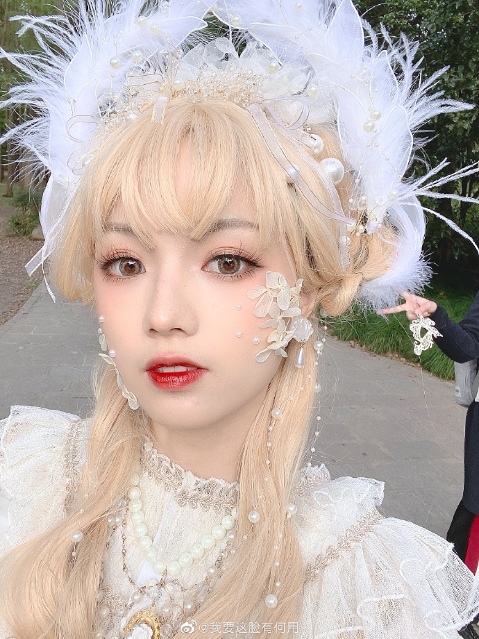 百萬粉絲美妝網紅「靠換頭級化妝技巧」爆紅！一卸掉妝容「秒變身短髮女漢子」眾人看傻：這是同個人？
