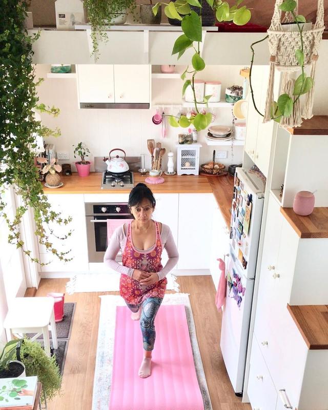 55歲單身女「獨居5坪房」屋內4室2廳超空曠　「L型樓梯變身收納櫃」美到不可思議