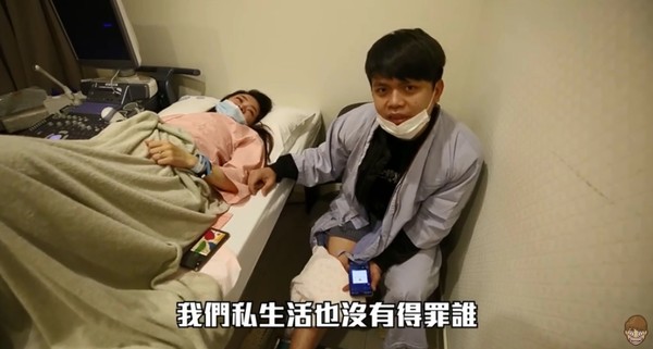 【快訊】歹徒抓到了！蔡阿嘎「遭黑衣男攻擊」孕妻也遭殃　畫面曝光「還有共犯埋伏」：是預謀