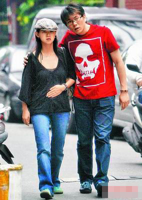 交往15年仍不婚!曾寶儀坦言「沒必要綁住男友」不在乎配偶欄 認了被父母影響:「感謝他們離婚」