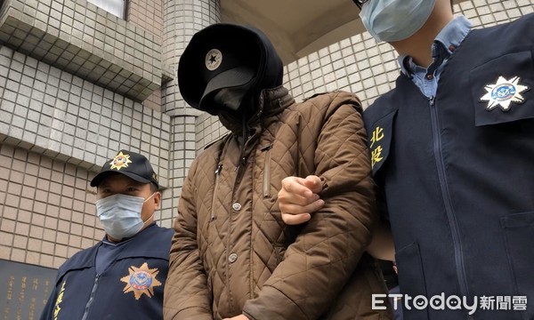 襲擊關鍵公開！黑衣人「埋伏蔡阿嘎過程」全招了　上網搜尋「豪宅開箱影片」找出秘密：去年就不爽他