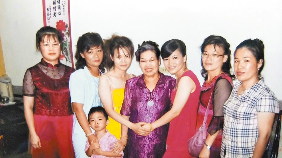 真的好想您！黃妃難忘「母親童年為她哼歌」歌壇成就歸母　多年努力「希望媽媽驕傲」無法接受離開事實
