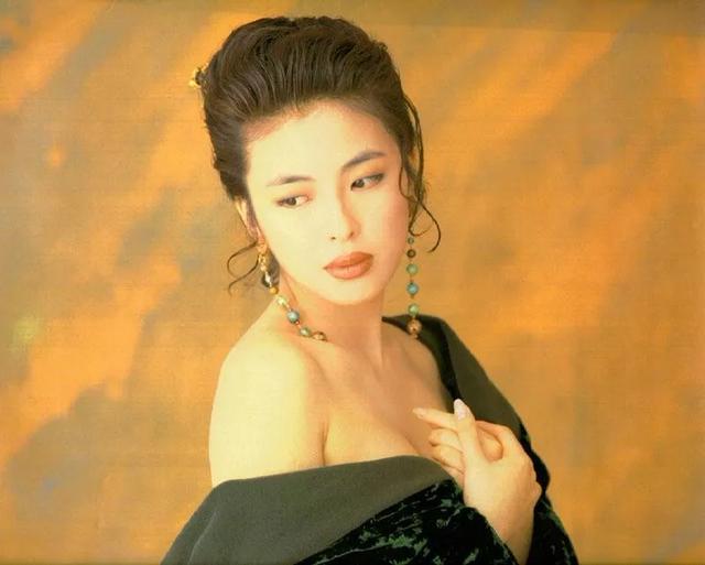 天王背後的女人! 「低谷時不離不棄」 為愛淡出娛樂圈 「夫妻恩愛32年」 兩個女兒美麗漂亮!