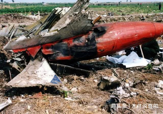 女孩飛機上睡著，醒來發現在8100m高空，92人航班「只有她一人存活」：讓人匪夷所思