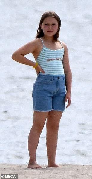 不再是小胖妞?貝克漢姆「8歲女兒cos赫敏」小腿纖細雙下巴不見,完美繼承父親高顏值