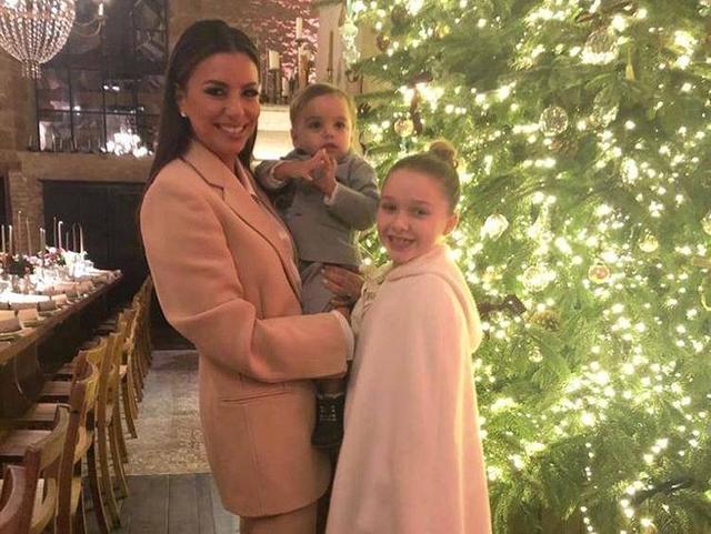 不再是小胖妞?貝克漢姆「8歲女兒cos赫敏」小腿纖細雙下巴不見,完美繼承父親高顏值