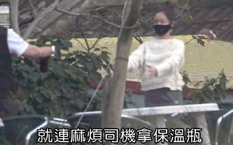 嫁豪門9年！41歲金鐘視后「素顏出席家族聚餐」凍齡近照曝光　「全程扶婆婆散步」當乖巧孝媳：最佳媳婦典範