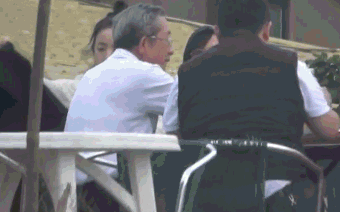 嫁豪門9年！41歲金鐘視后「素顏出席家族聚餐」凍齡近照曝光　「全程扶婆婆散步」當乖巧孝媳：最佳媳婦典範