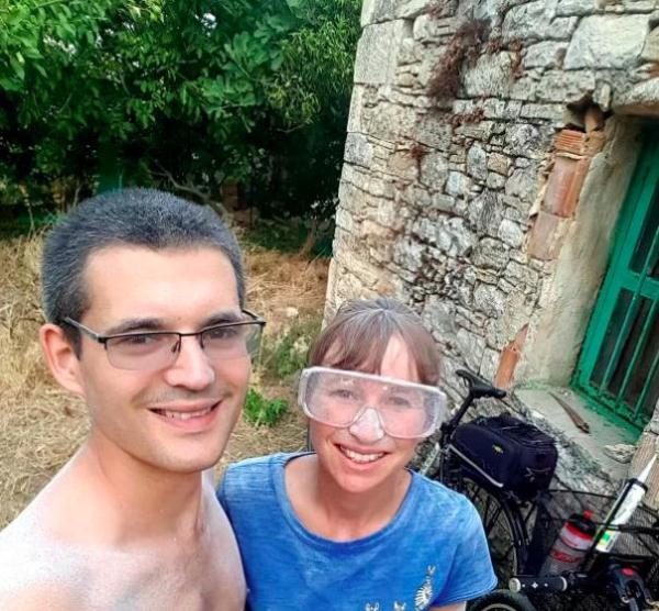 負擔不起房價!30歲夫婦「存190萬移居希臘海島」提前退休 環保減塑「打造菜園自給自足」享受天然生活